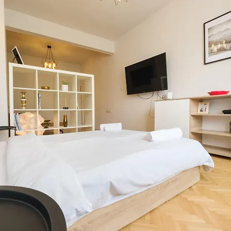Bright 1-bedroom In The Heart Of The Appartamento Plovdiv