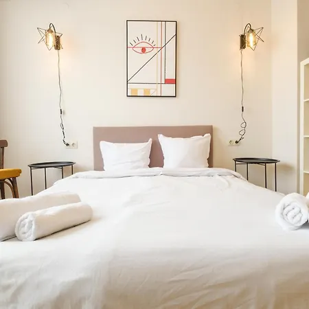 Daire Bright 1-bedroom In The Heart Of The Filibe